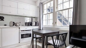 Unclassified image, 3 of 8, button - Apt - Sleeps 3 - 10min Walk Paddington/hyde Park (London)