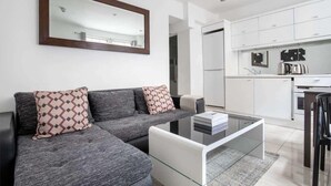 Unclassified image, 5 of 8, button - Apt - Sleeps 3 - 10min Walk Paddington/hyde Park (London)