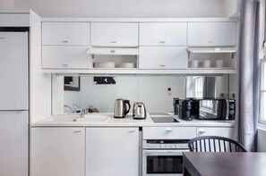 Fridge, microwave, oven, stovetop - Apt - Sleeps 3 - 10min Walk Paddington/hyde Park (London)