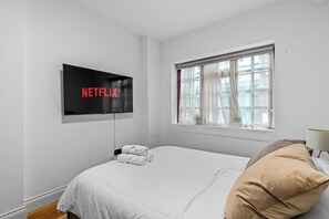 1 bedroom, iron/ironing board, free WiFi, bed sheets - Charming Hyde Park Mews House - 4 Guests (London)