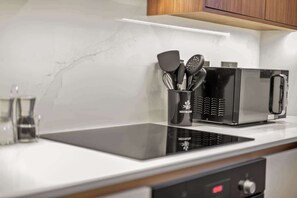 Fridge, microwave, oven, stovetop - Apt - Sleeps 5 - London Zoo & Regent's Park Close (London)