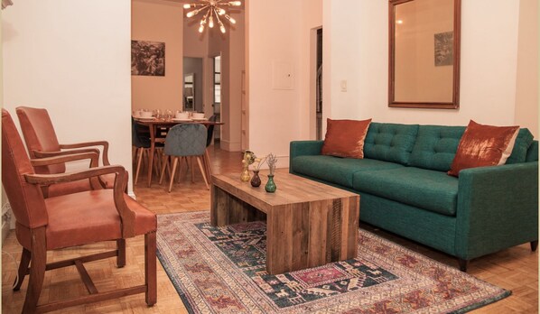 TV - Beautiful 5BR/3BA Getaway in NYC (New York)