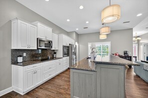 ثلاجة، ميكروويف، فرن، غسالة أطباق