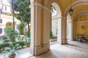 Property grounds - Rental in Rome Germanico Apartment (Rome)