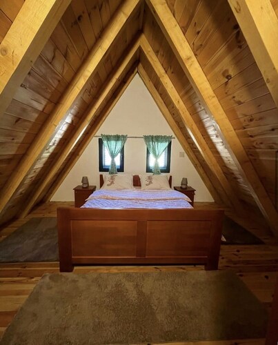 Cozy Mountain Villa with Stunning Views near Savin Kuk