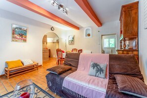 Living area - Holiday Home 'Le Mas Des Glycines' with Wi-Fi (Cavaillon)