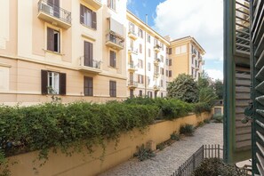 Apartment | Blick auf den Innenhof