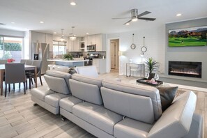 Smart TV, fireplace