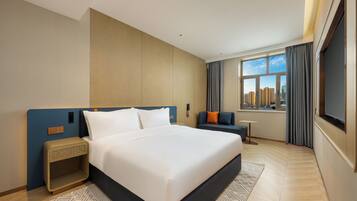 Premium bedding, down duvets, desk, blackout curtains