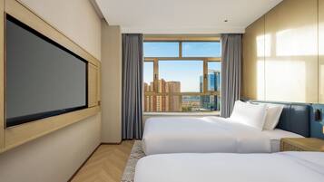 Premium bedding, down duvets, desk, blackout curtains