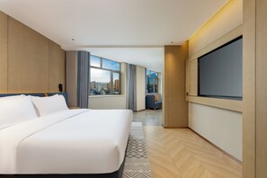 Standardzimmer, 1 King-Bett (Extra Floor Space) | Hochwertige Bettwaren, Daunenbettdecken, Schreibtisch