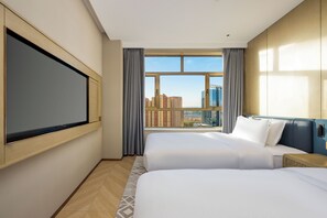 Suite, 1 slaapkamer | Luxe beddengoed, donsdekens, een bureau, verduisterende gordijnen