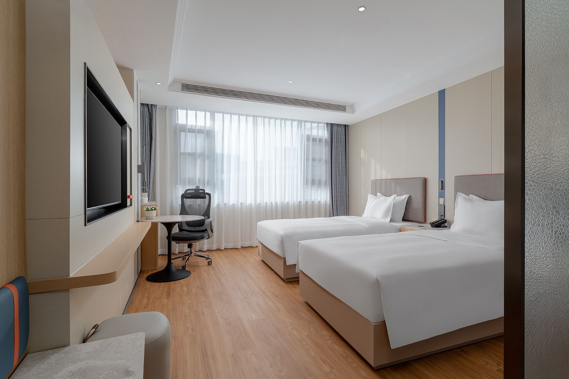 Quarto standard, 2 camas de solteiro (High Floor) | Roupas de cama premium, edredons de pluma, frigobar, escrivaninha