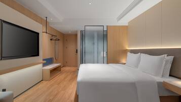 Habitación estándar, 1 cama King size (High Floor) | Ropa de cama de alta calidad, edredón, minibar y escritorio