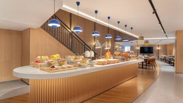 Free daily buffet breakfast