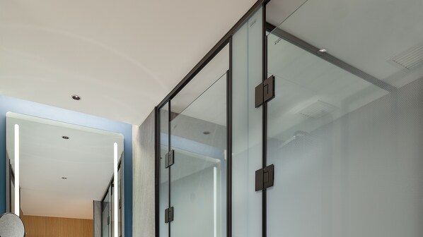 Premium bedding, down comforters, minibar, desk