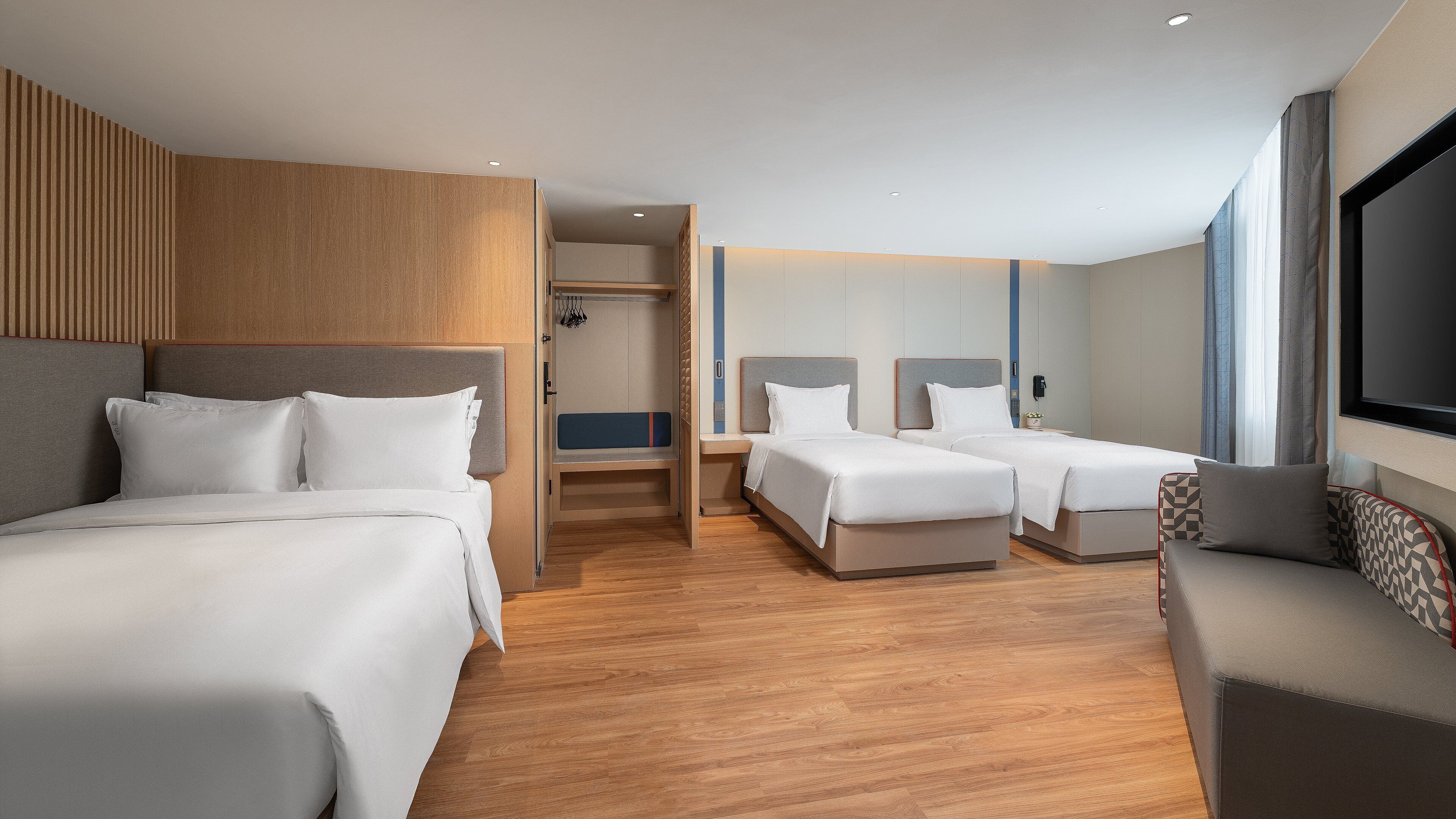 Chambre Standard, plusieurs lits | Literie de qualité supérieure, couette en duvet d'oie, minibar, bureau