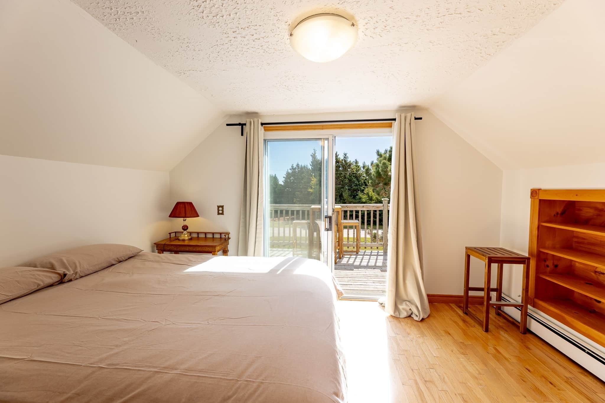 3 bedrooms, iron/ironing board, WiFi (free), bed sheets