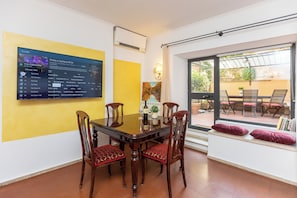 Apartment | Living area | Flat-screen TV
