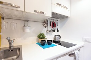Apartment | Private kitchen | Microwave, electric kettle - Rental in Rome Ciambella Art Home (Rome)