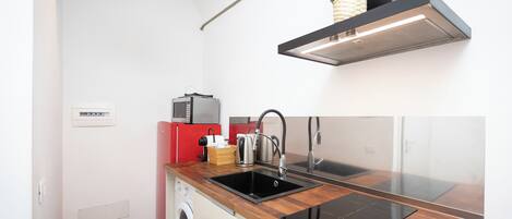 Apartment | Private kitchen | Microwave