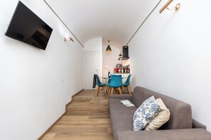 Apartment | Living area | Flat-screen TV - Rental in Rome Roma Campus Martius Apartment (Rome)