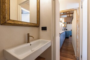 Apartment | Bathroom