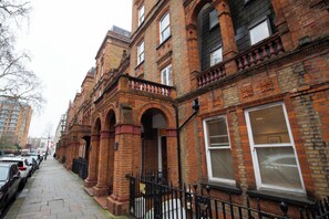 Exterior - Knightsbridge & Kensington 1 Bed Apartment (London)