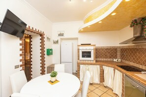 Apartamento | Cozinha privada | Micro-ondas, máquina de café expresso, cafeteira/chaleira