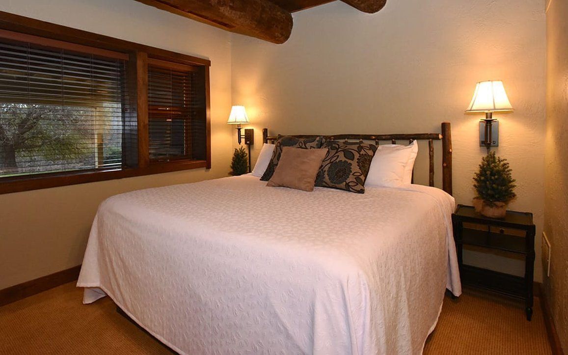 5 quartos, ferros/tábuas de passar roupa, berço de viagem