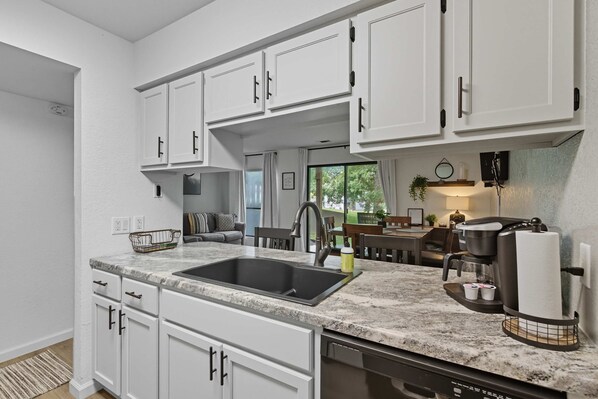 Condo, 1 King Bed with Sofa bed, Patio, Golf View (Branson Getaway Retreat) | Private kitchen