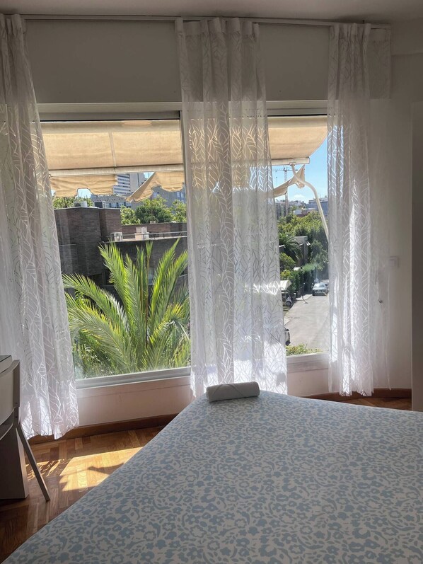 Comfort Triple Room, Patio, City View - Casa El Viso (Madrid)