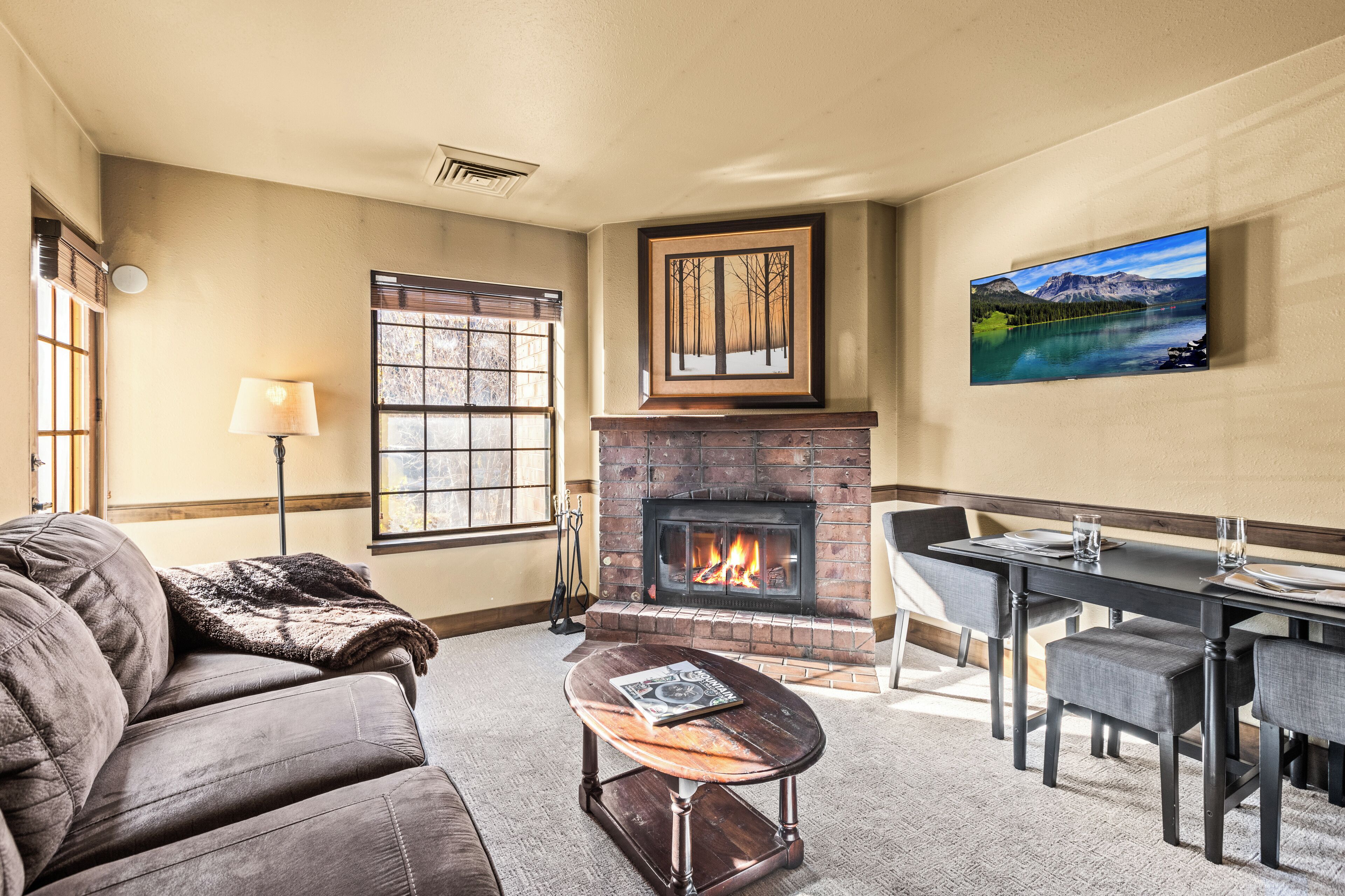 Télévision, cheminée