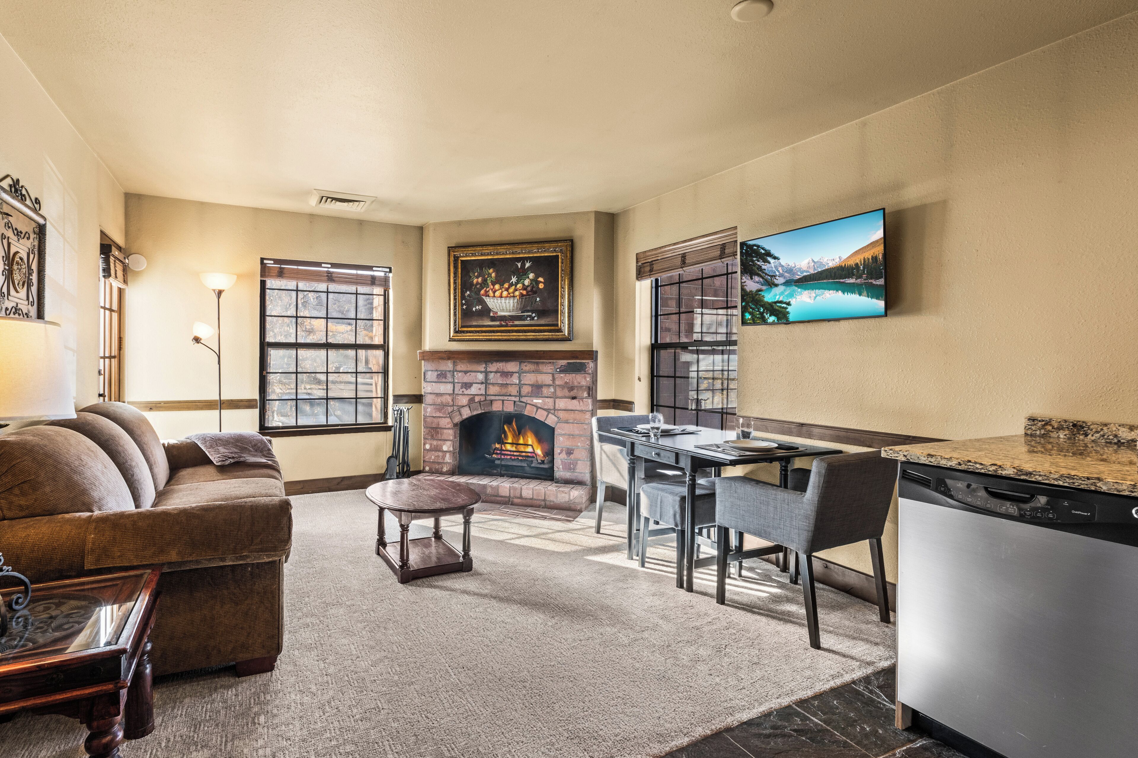 Télévision, cheminée