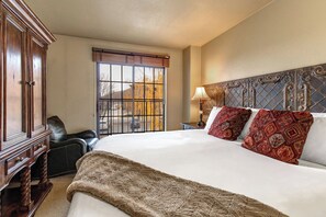 1 soverom, strykejern/-brett, internettilgang og sengetøy