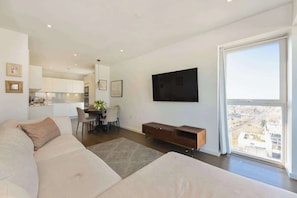 Living area - Apt - Sleeps 4 - Balcony - King's Cross Stn Close (London)