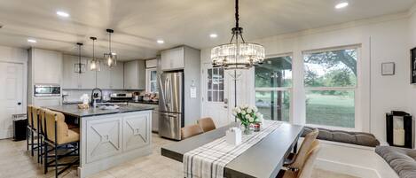 Refrigerador, microondas, placa de cocina, lavavajillas