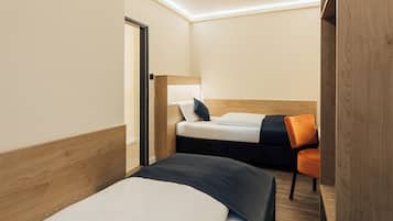 Værelse med 2 enkeltsenge | Skrivebord, arbejdsområde til bærbare computere, mørklægningsgardiner