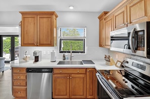 House, Multiple Beds, Patio, Garden View (Highland Cottage) | Private kitchen