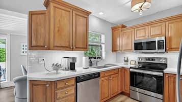 House, Multiple Beds, Patio, Garden View (Highland Cottage) | Private kitchen