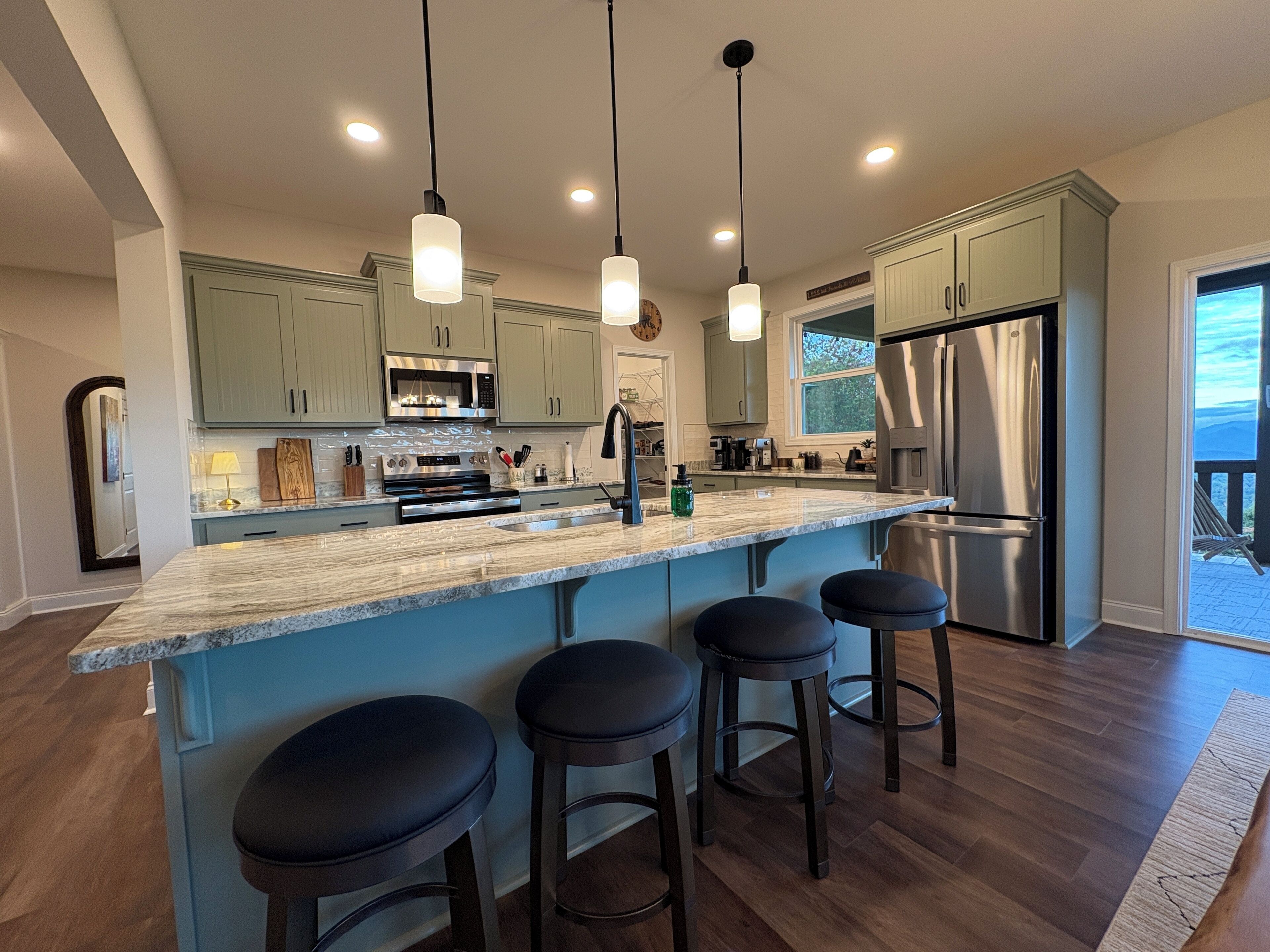 冰箱、微波炉、烤箱、炉灶