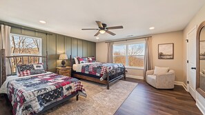 4 bedrooms, desk, iron/ironing board, travel crib