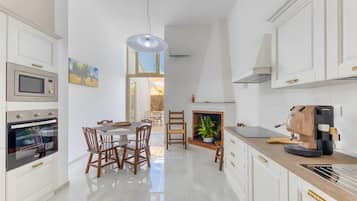 雪櫃、焗爐、爐具、洗碗機