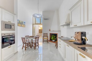 Kühlschrank, Ofen, Herdplatte, Geschirrspüler