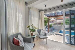 Interior - Vacation Villa 'La Caleta Seaside  with Pool' with Sea View, Wi-Fi and Air Conditioning (Adeje)