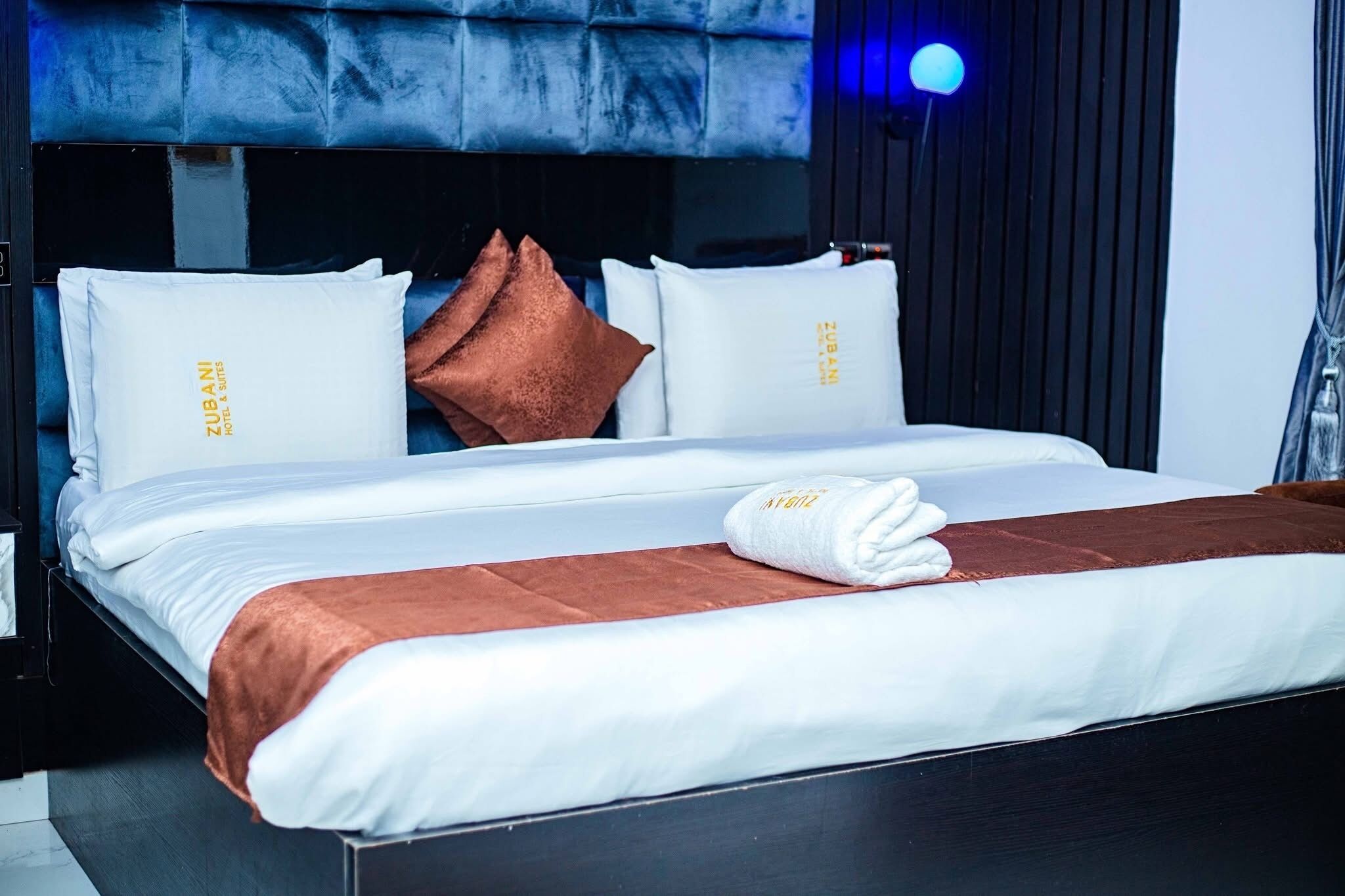 Deluxe Single Room | Bathroom | Combined shower/tub, free toiletries, soap, shampoo