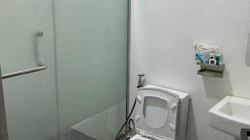 花灑/浴缸組合、免費梳洗用品、番梘、洗頭水