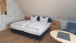 1 Schlafzimmer, Schreibtisch, Reisekinderbett, WLAN
