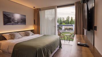 Caja de seguridad en la habitación y escritorio