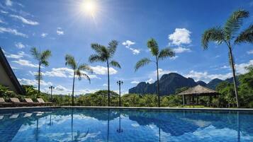 Vista frontal de la propiedad